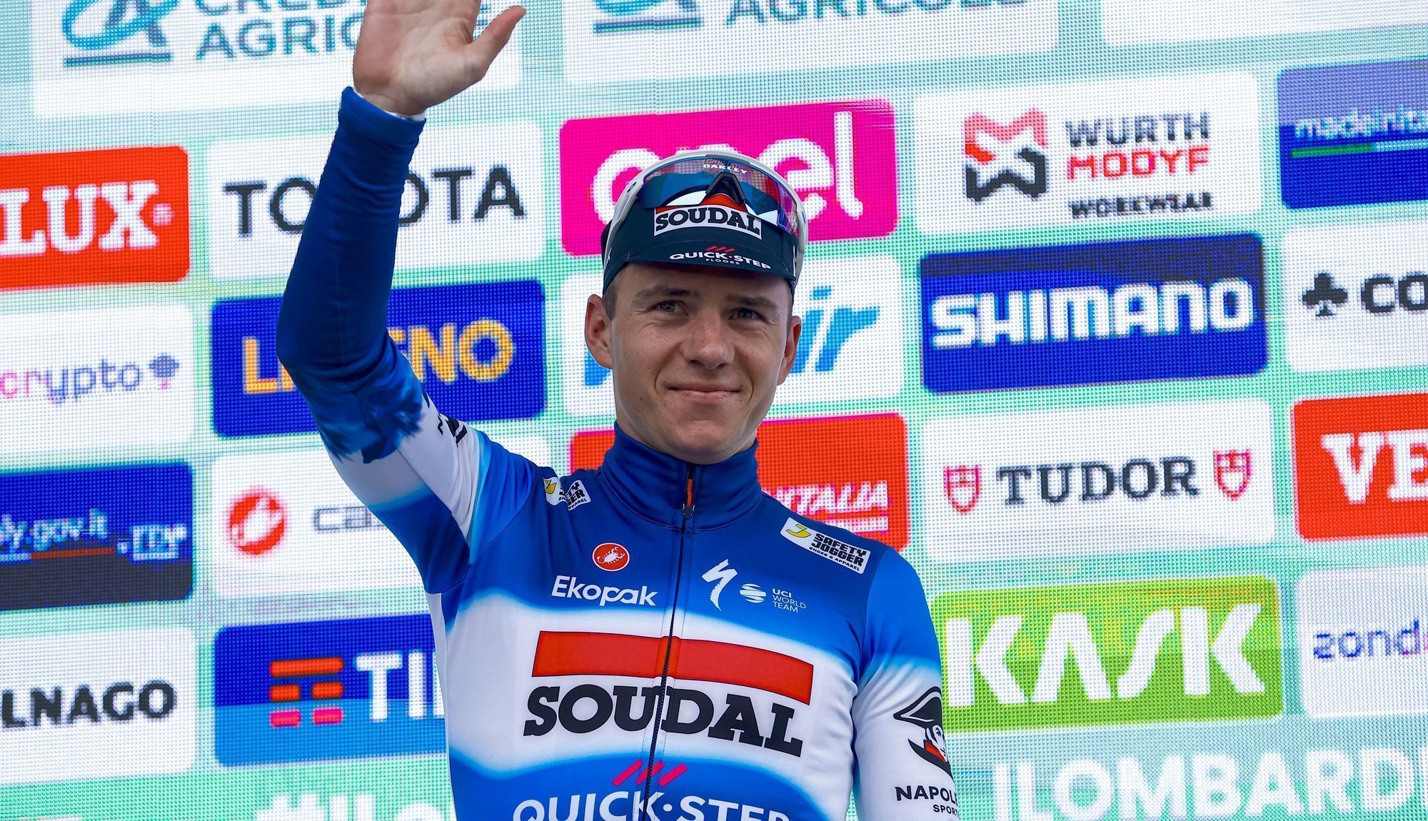 Remco Evenepoel en el podio de Il Lombardia 2024