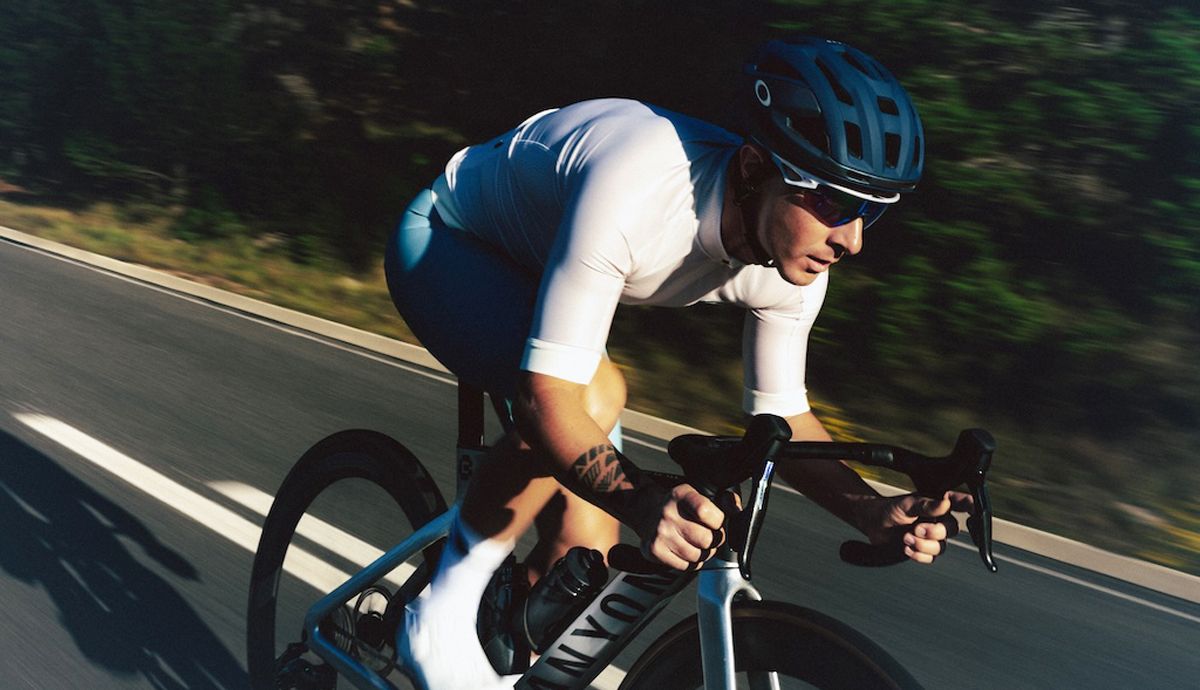 Oakley presenta su nueva colección de ciclismo 2025