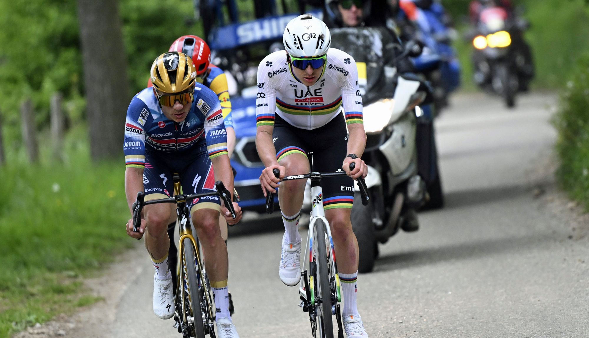 Evenepoel y Pogacar en la reciente Amstel Gold Race