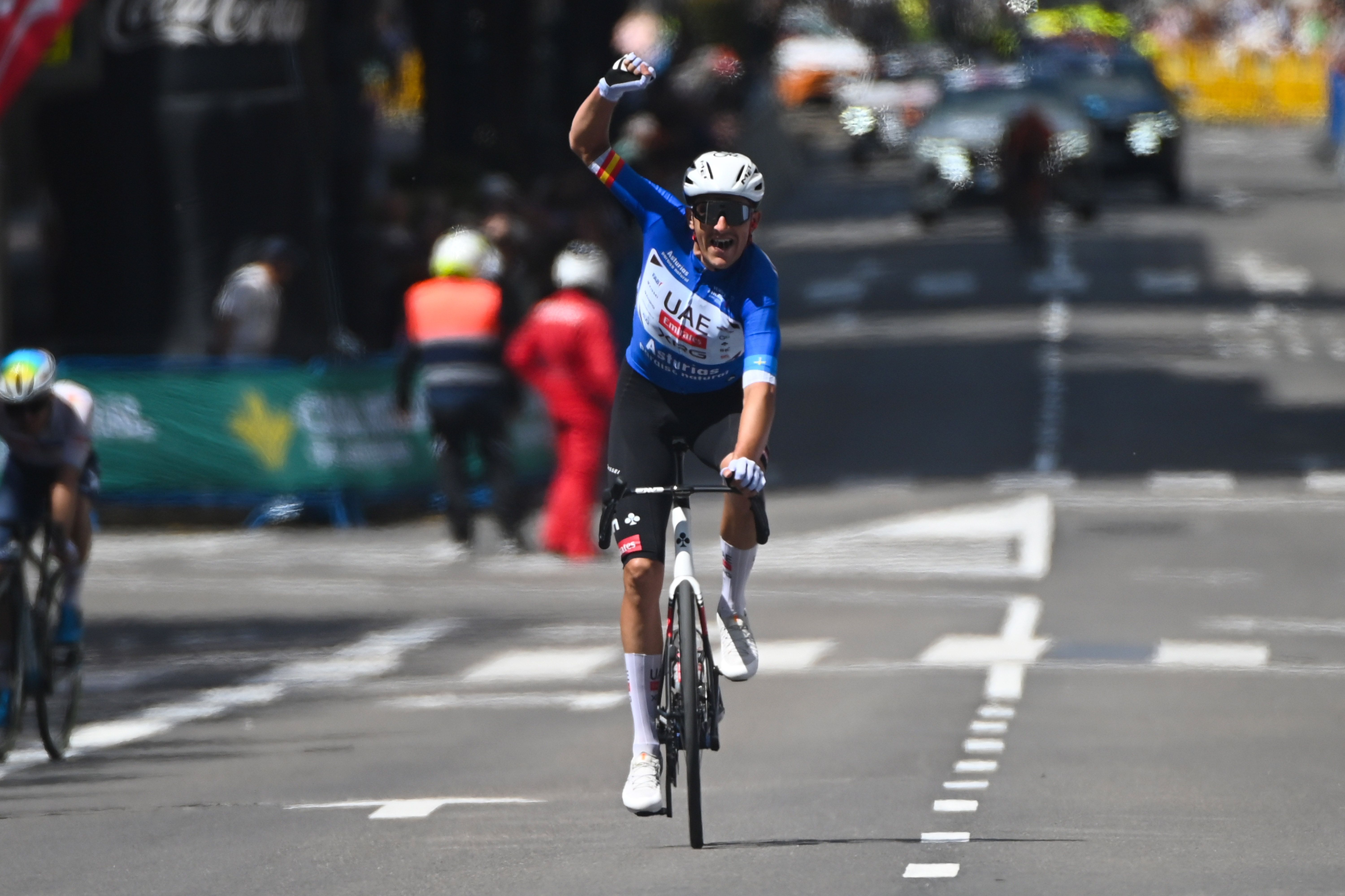 Marc Soler completa su triunfo en la Vuelta a Asturias poniéndole la guinda al pastel con la etapa