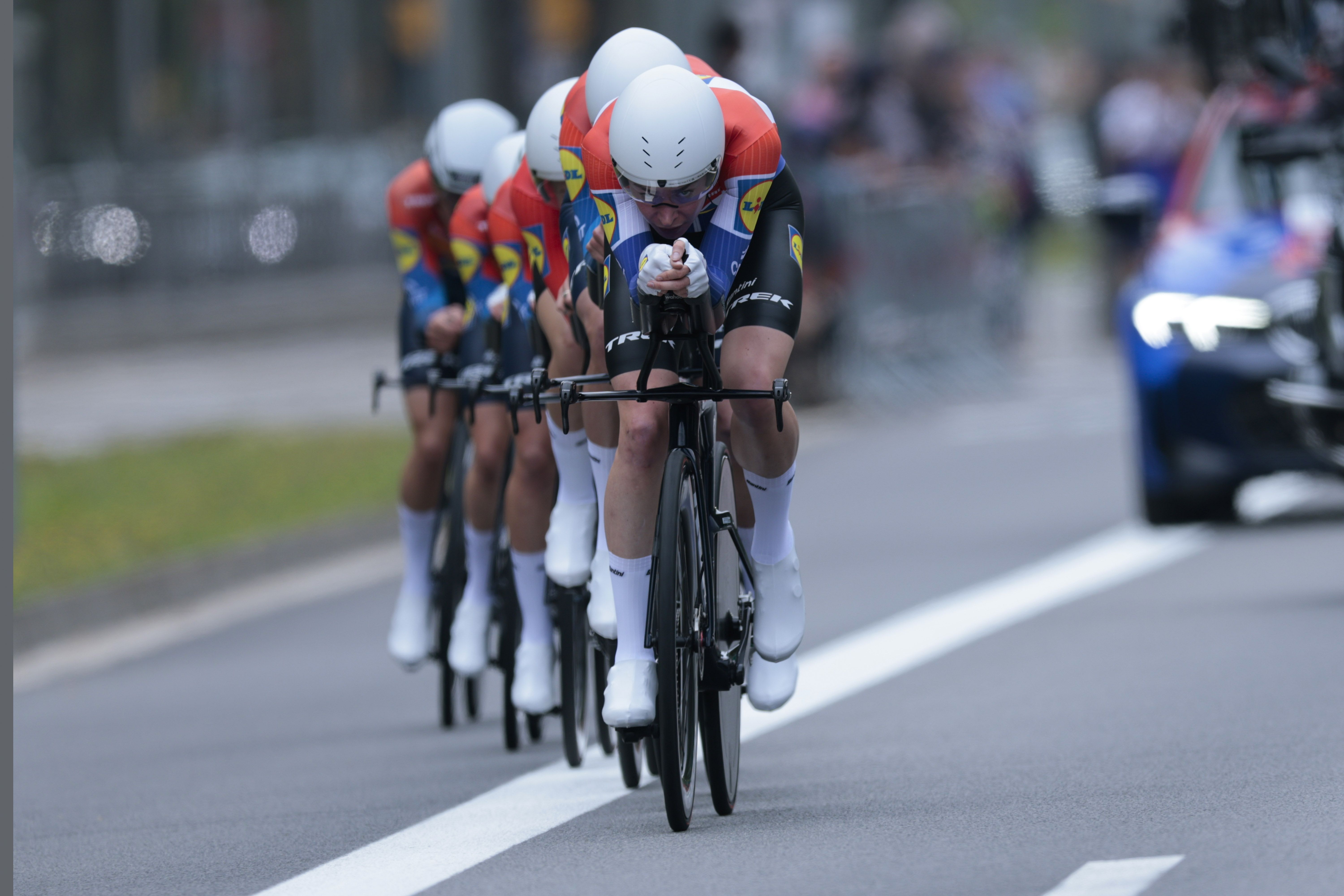Ellen van Dijk se apunta el primer tanto de La Vuelta Femenina en la contrarreloj.