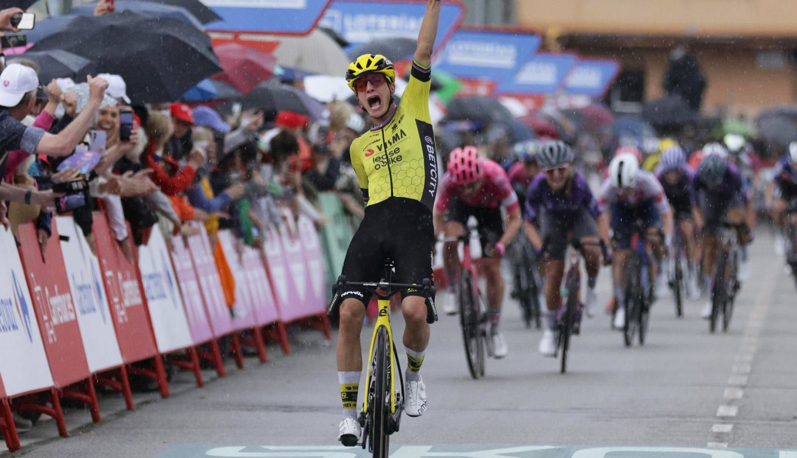 Marianne Vos amplía su leyenda en La Vuelta; Paternoster, nueva líder