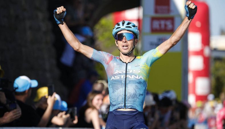 lorenzo fortunato celebrando su victoria en romandia 2 790x454