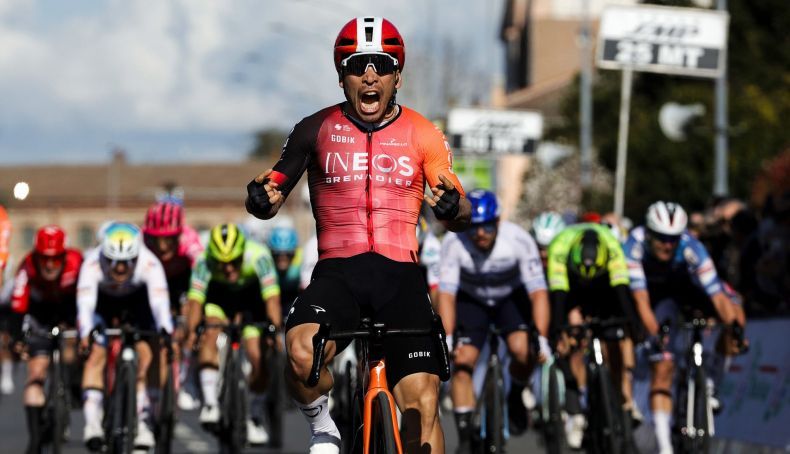 caleb ewan victoria y liderato en la semana coppi e bartali 2 790x454 caleb ewan victoria y liderato en la semana coppi e bartali 2 790x454