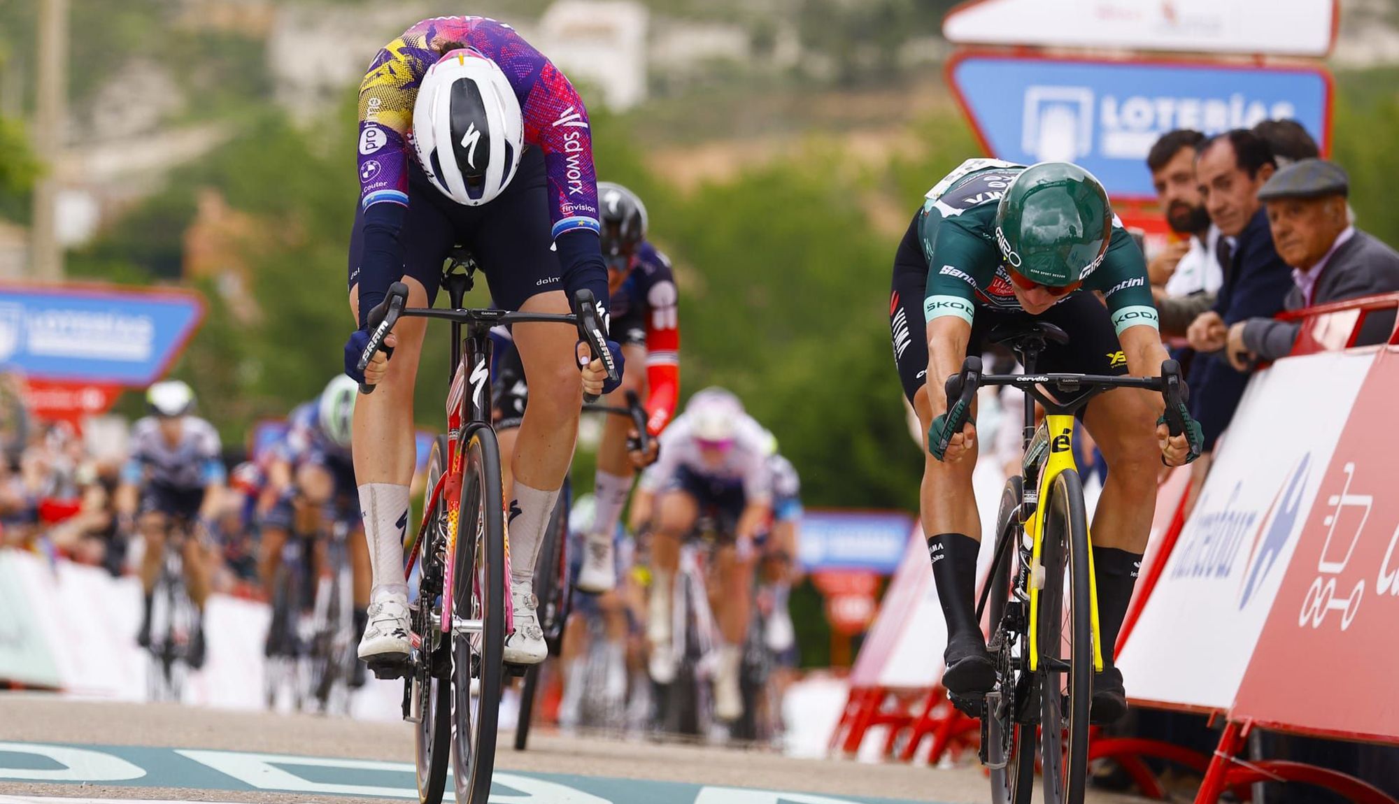 Así de ajustado fue el final entre Mischa Bredewold y Marianne Vos