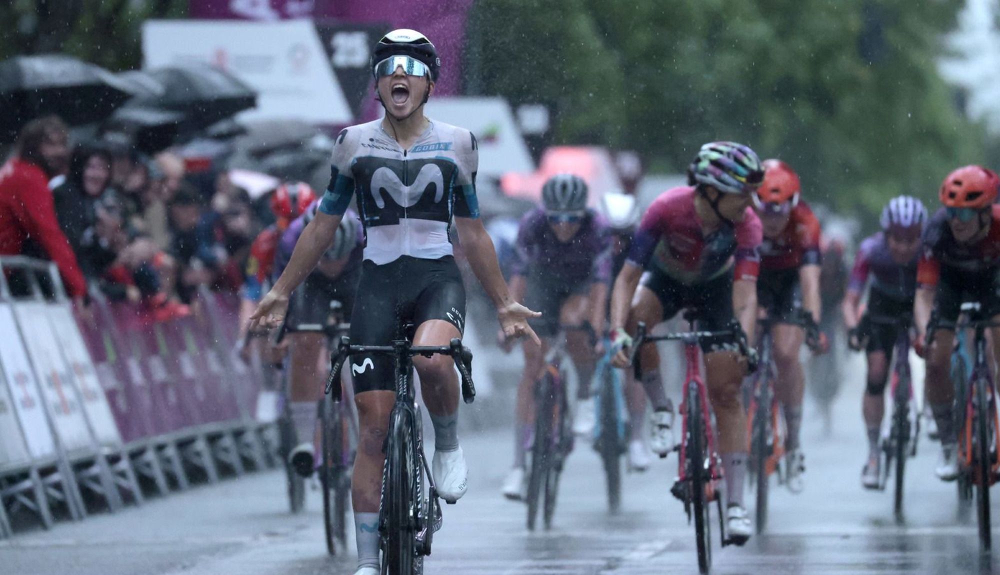 Cat Ferguson brilla bajo la lluvia en la Clásica de Navarra