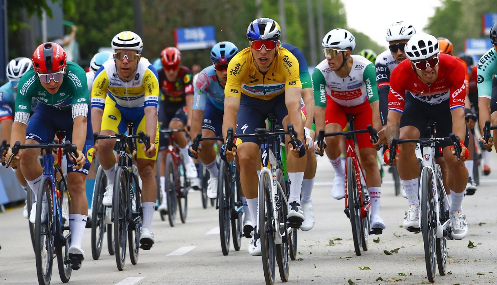 Doblete de Danny van Poppel en Hungría