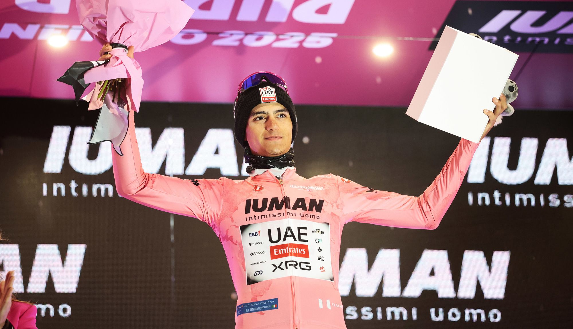 Isaac del Toro conserva la maglia rosa tras la contrarreloj de Pisa
