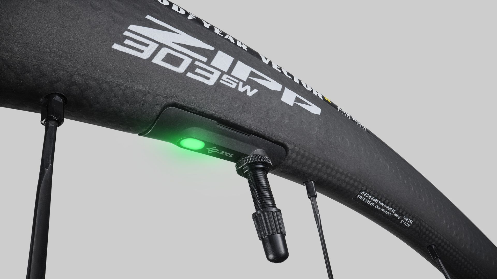 ZIPP 303 SW con AXS Wheel Sensor