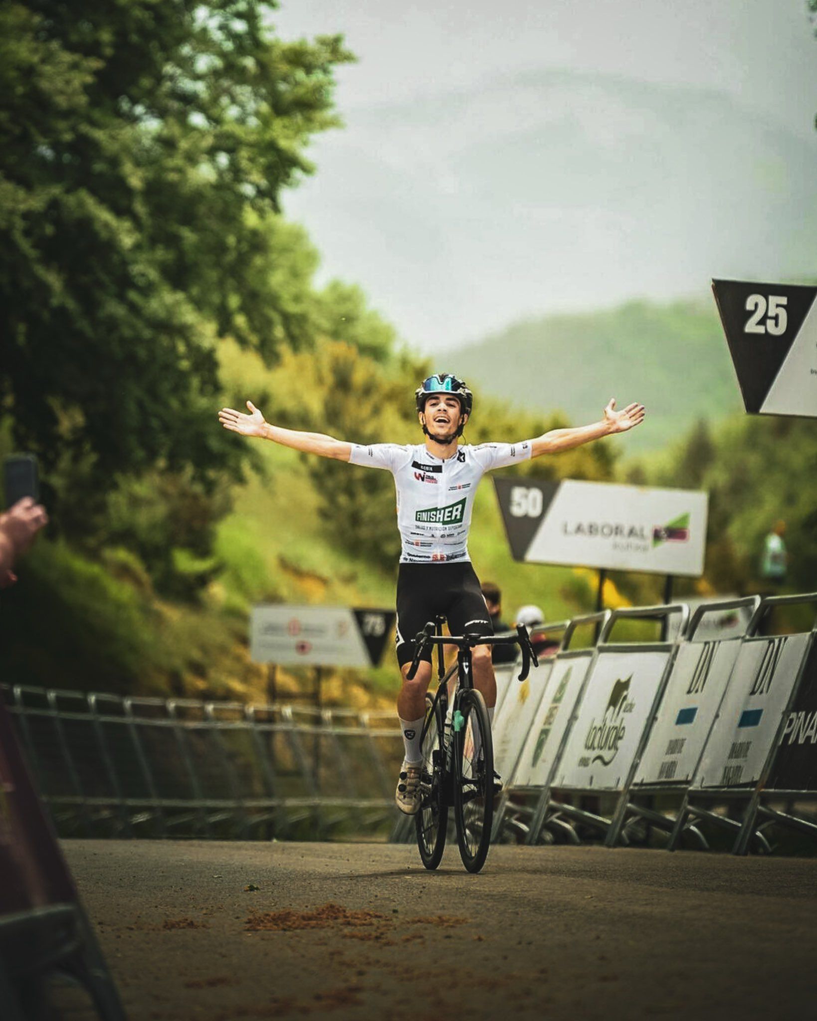 Unai Ramos se exhibe en la última etapa y conquista la Vuelta a Navarra