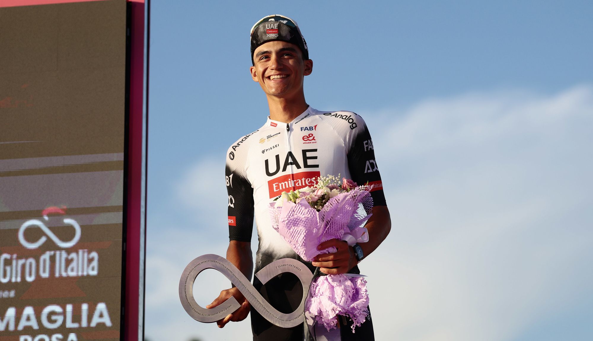 Isaac del Toro, en el podio de Roma tras acabar segundo el Giro