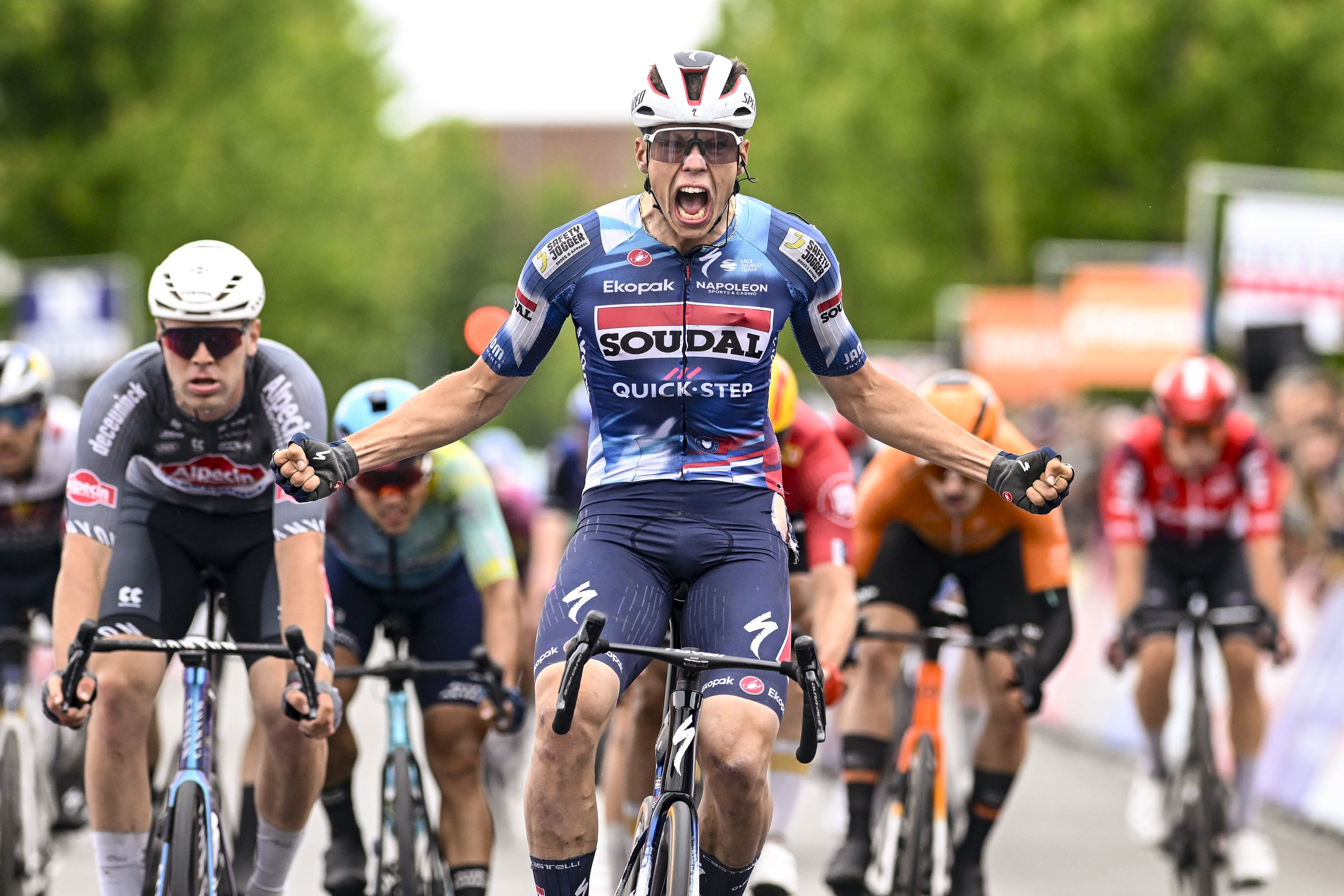 Paul Magnier domina el esprint con puño de hierro y se alza con la victoria en la Heistse Pijl.