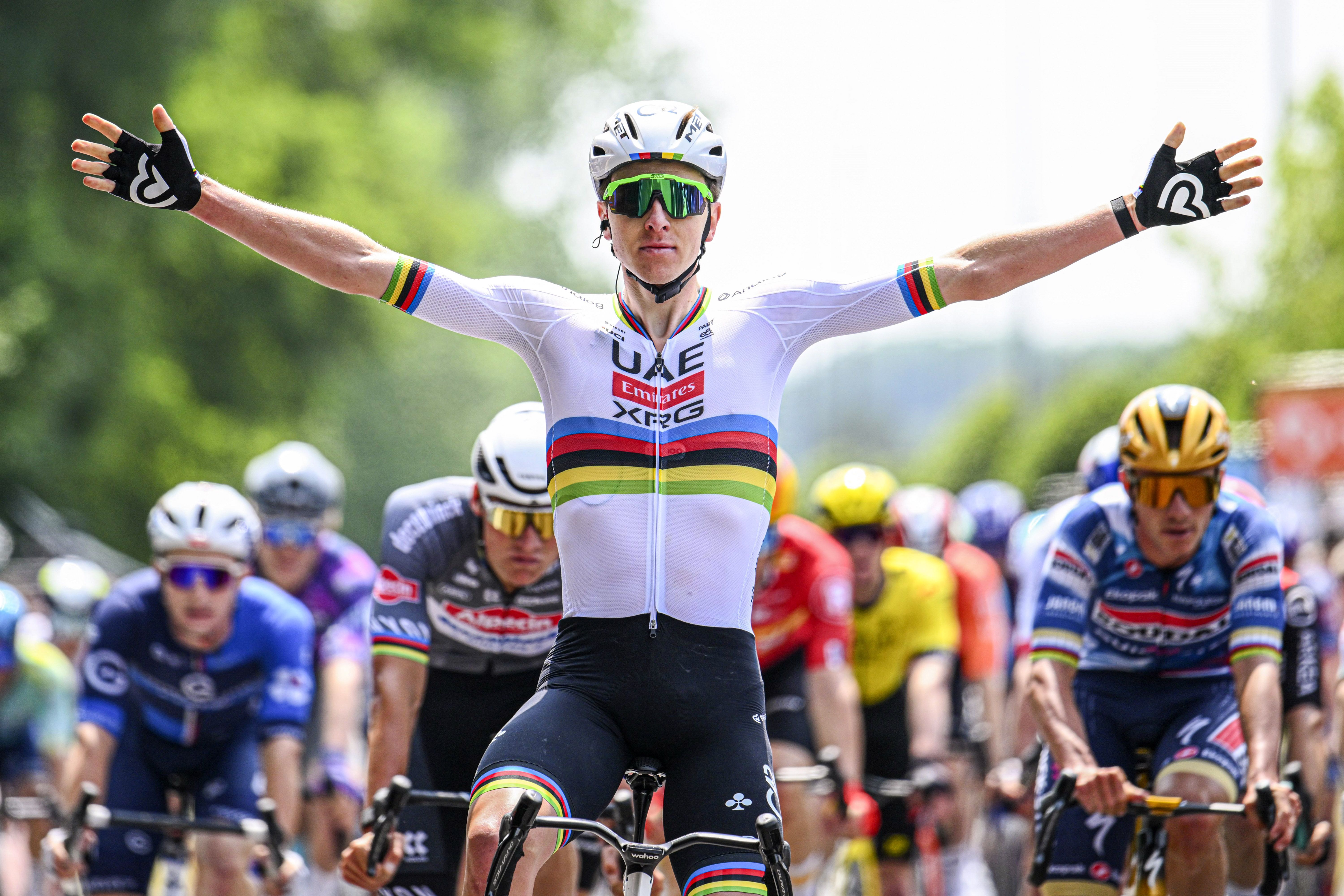 Tadej Pogacar gana el primer asalto en Montuçon y se viste de líder en el Critérium del Dauphiné
