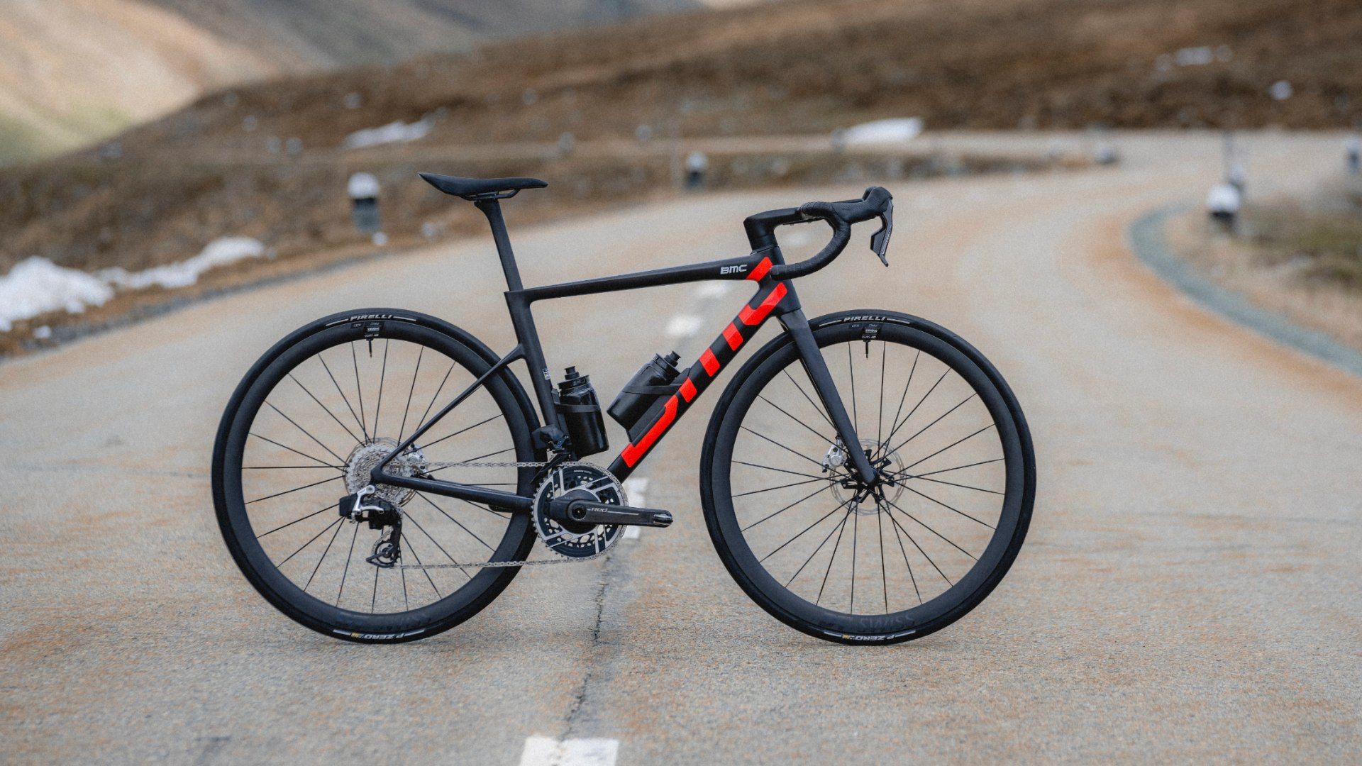 Llega la Teammachine SLR 01  la bicicleta que redefine la gravedad