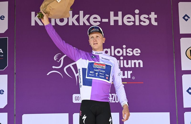 Tim Merlier vistiendo el maillot de líder de la Vuelta a Bélgica Tim Merlier vistiendo el maillot de líder de la Vuelta a Bélgica