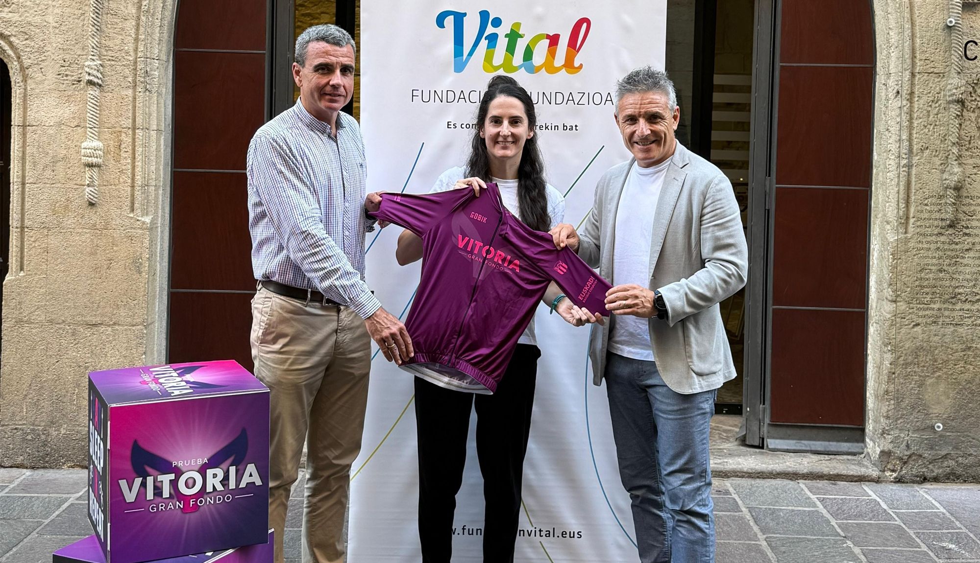 Gran Fondo Vitoria agota dorsales y reunirá este sábado a 800 ciclistas de siete países