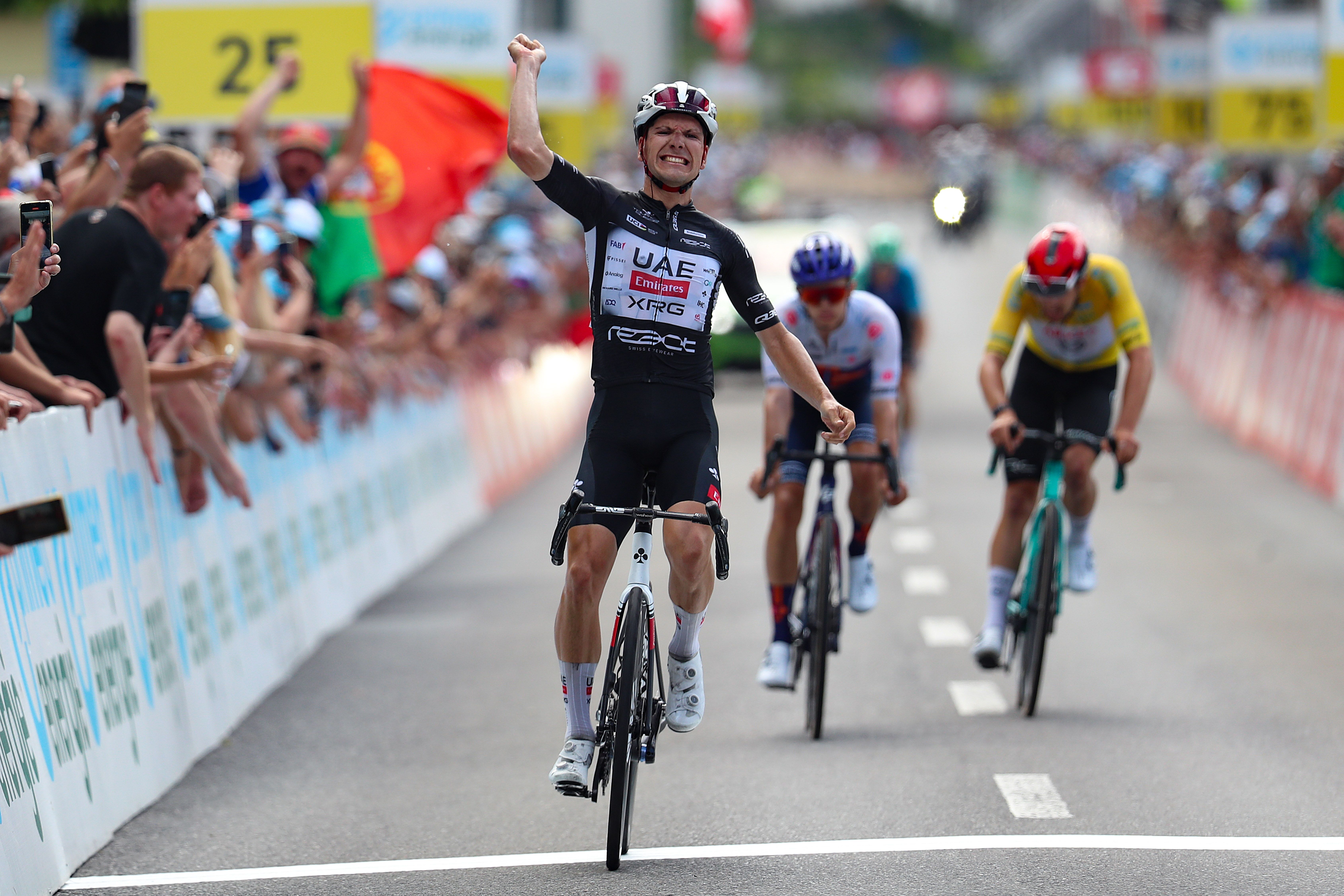 Joao Almeida alarga su idilio en 2025 y vuelve a ganar en el Tour de Suiza