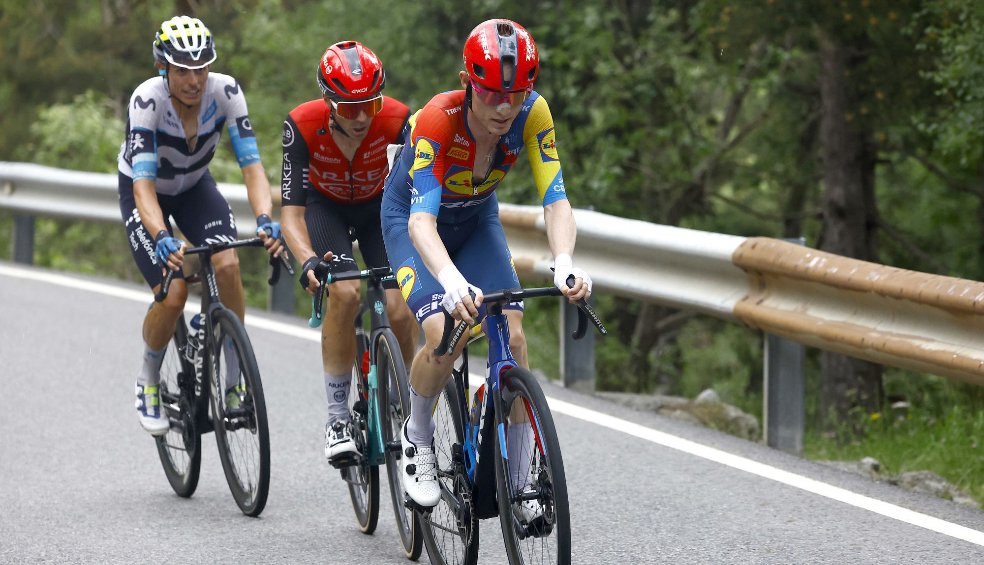 Mattias Skjelmose, Cristián Rodríguez y Enric Mas, en la reciente Andorra MoraBanc Clàssica. Los tres serán de la partida en el Tour.