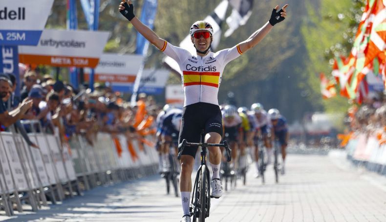 Aranburu, uno de los dos corredores vascos participante en esta edición del Tour, en la meta dee la tercera etapa de la Itzulia 2025