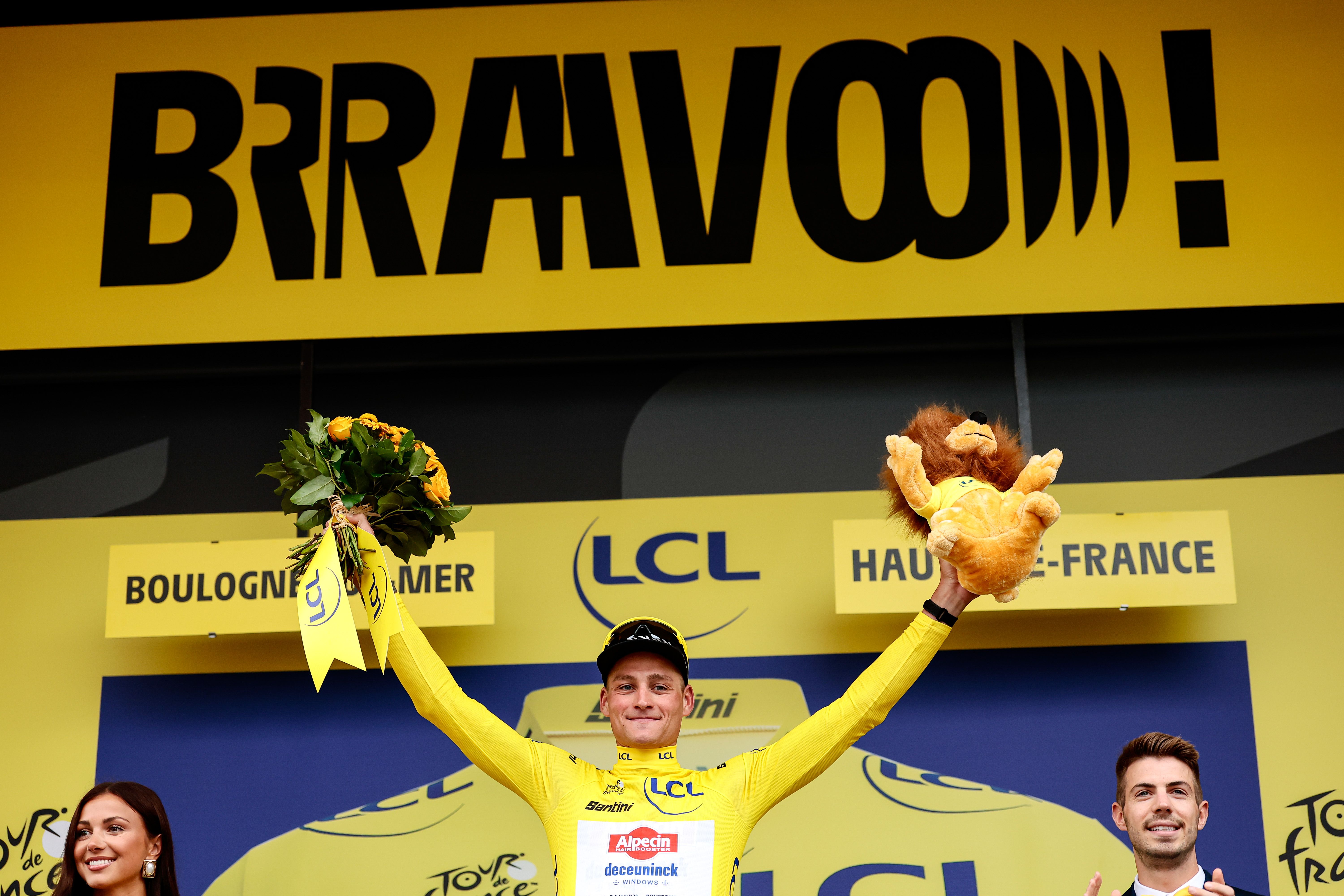 Mathieu van der Poel reclama la victoria en Boulogne - sur - Mer en un final de infarto ante Pogacar