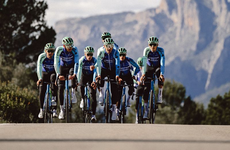 ciclistas del Decathlon AG2R La Mondiale ciclistas del Decathlon AG2R La Mondiale