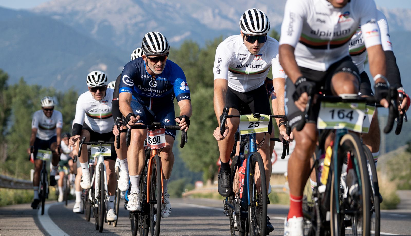 Un millar de ciclistas disfrutaron de la Alpinum TotalEnergies