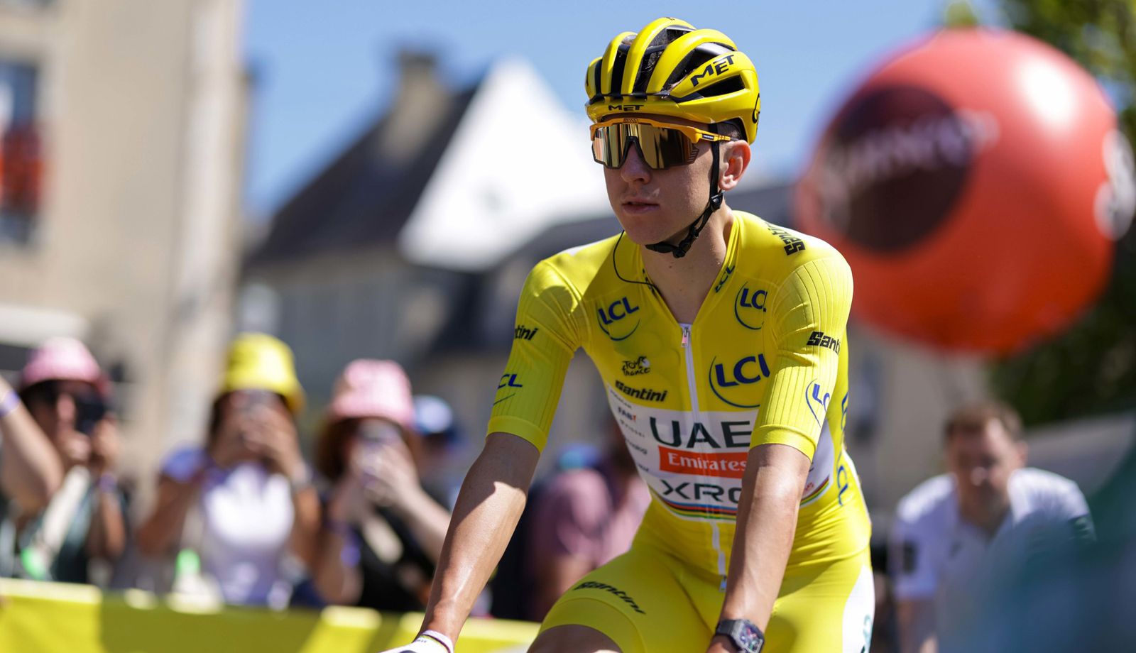 Tadej Pogacar en la salida de la 7ª etapa del Tour.