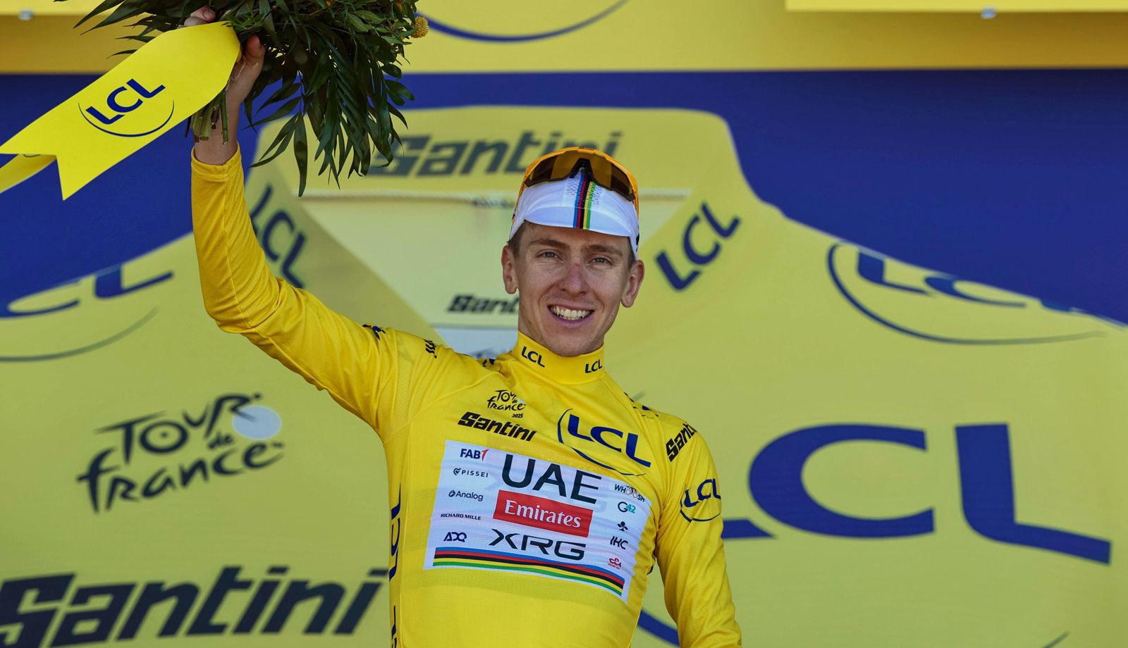 Tadej Pogacar vuelve a lucir el maillot amarillo como líder del Tour