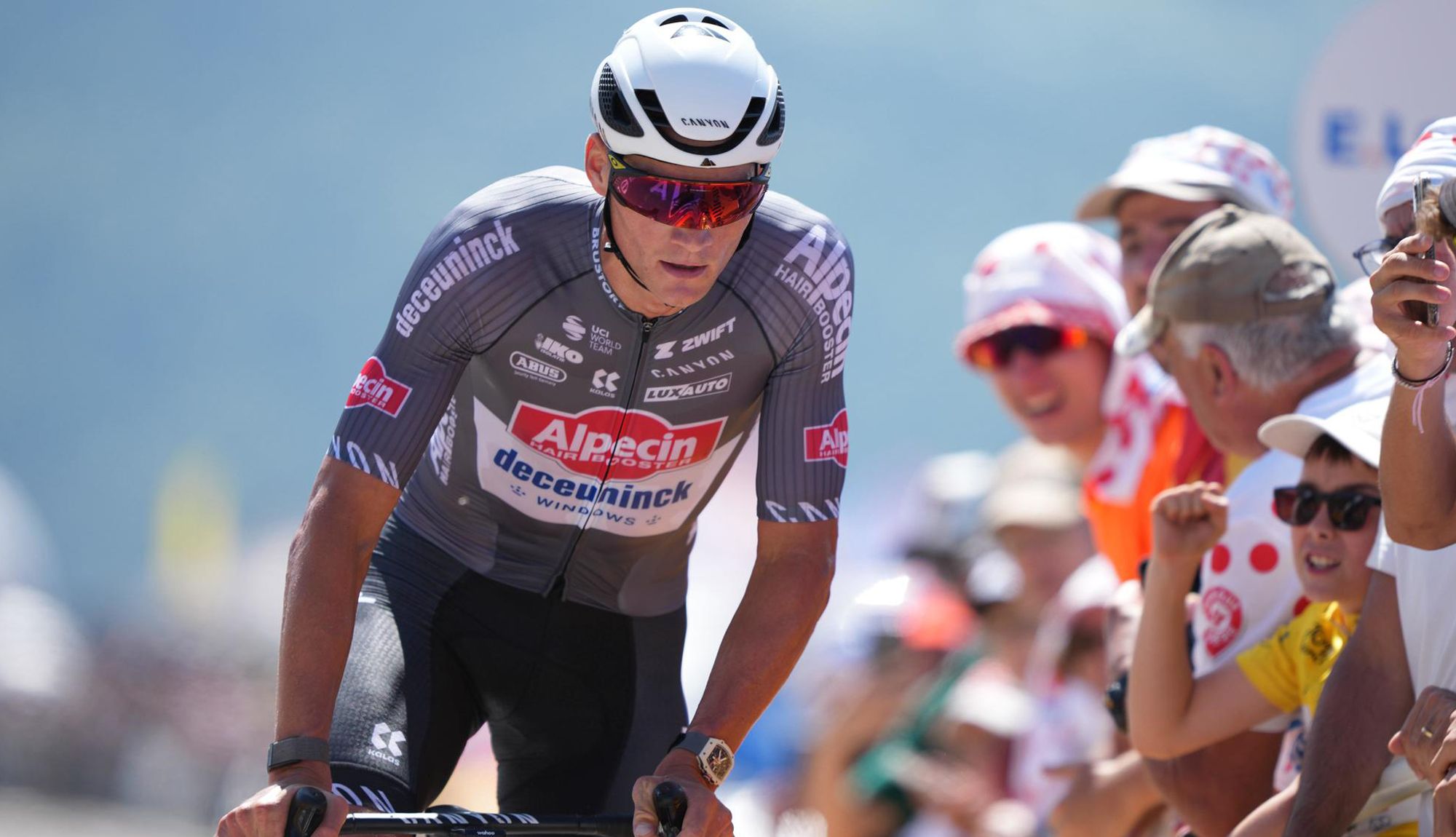 Mathieu van der Poel abandona el Tour por enfermedad