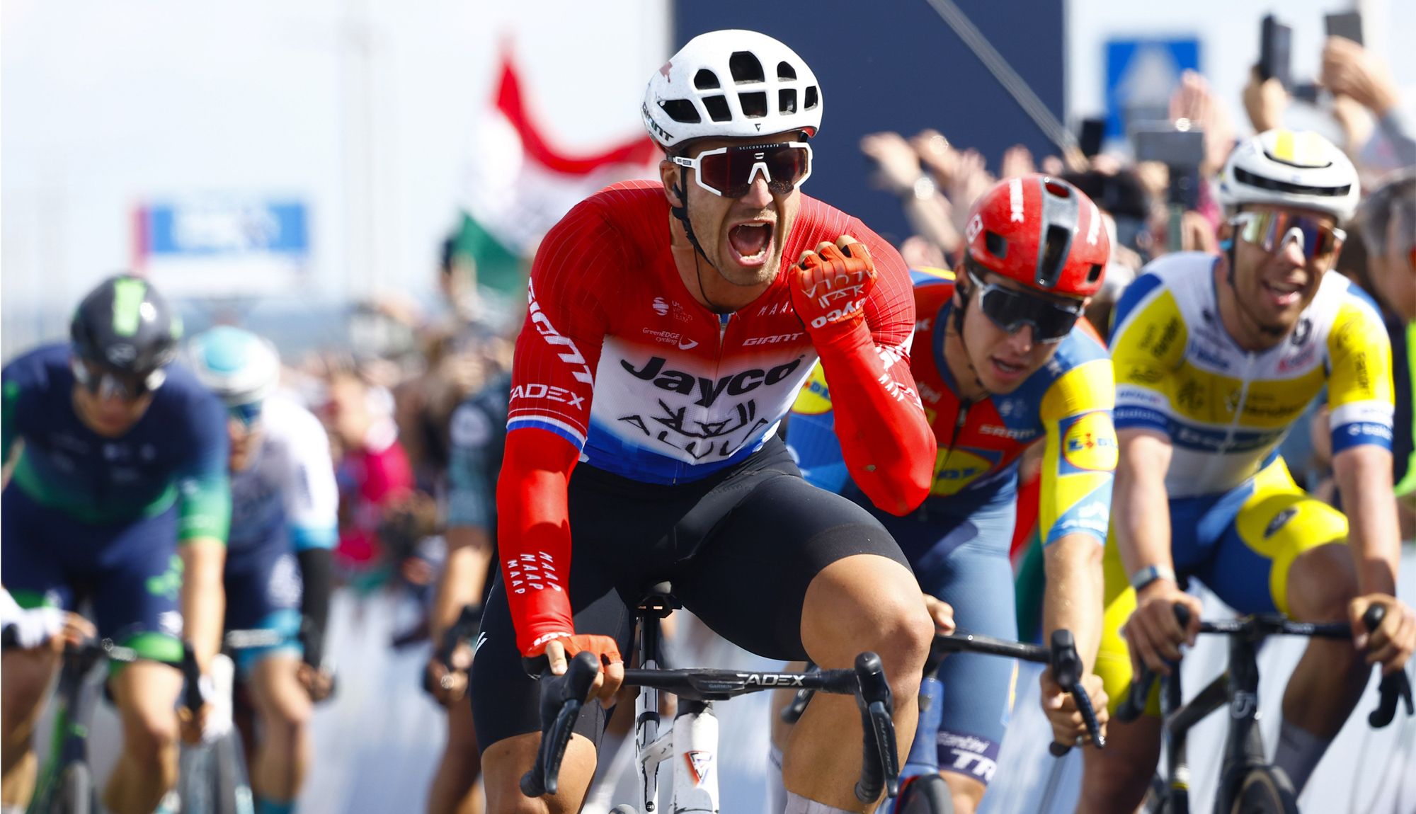 Dylan Groenewegen celebrando una victoria esta temporada en el Tour de Hungría