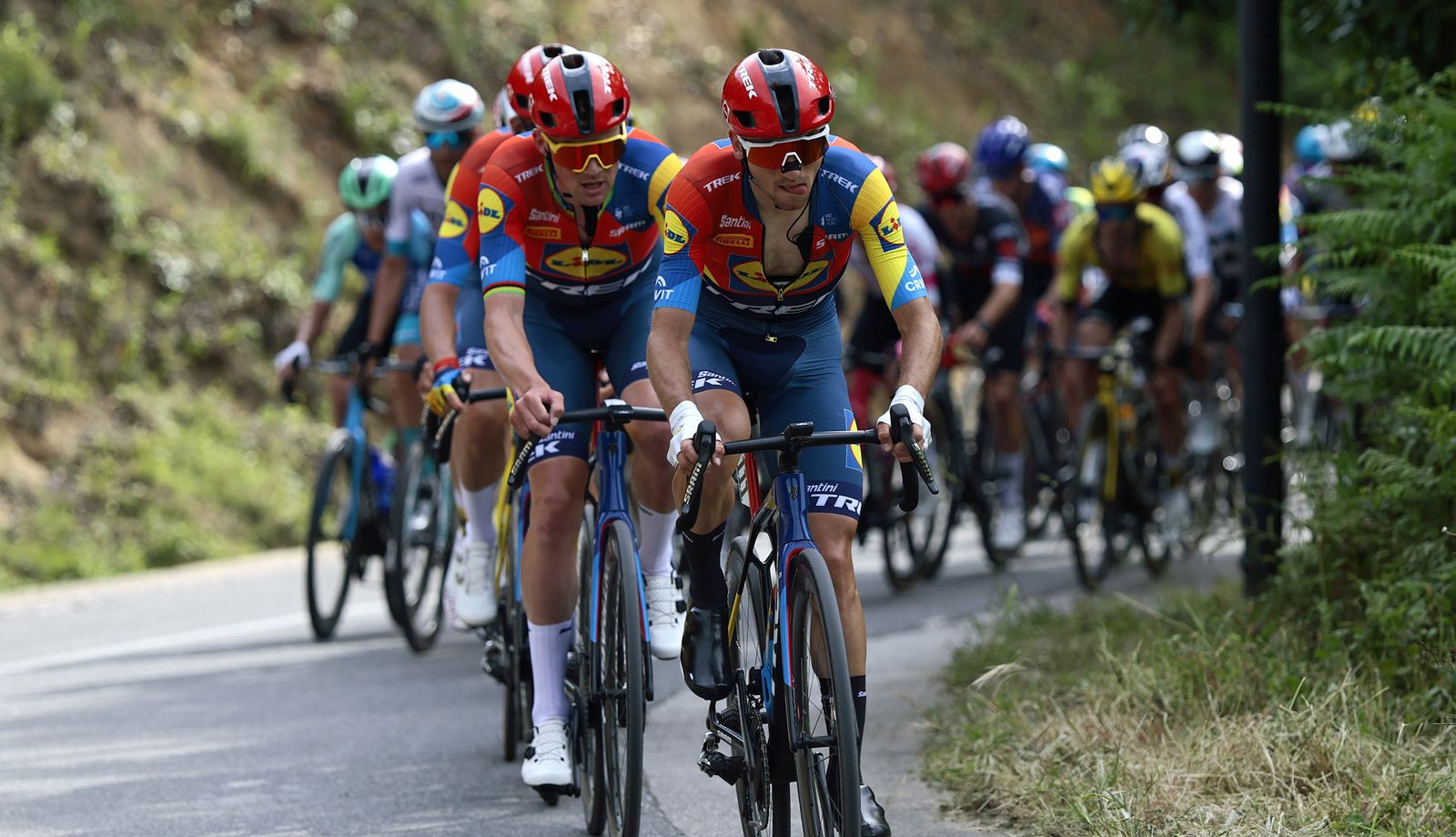 Ciccone y Pedersen al frente del pelotón en el pasado Giro de Italia