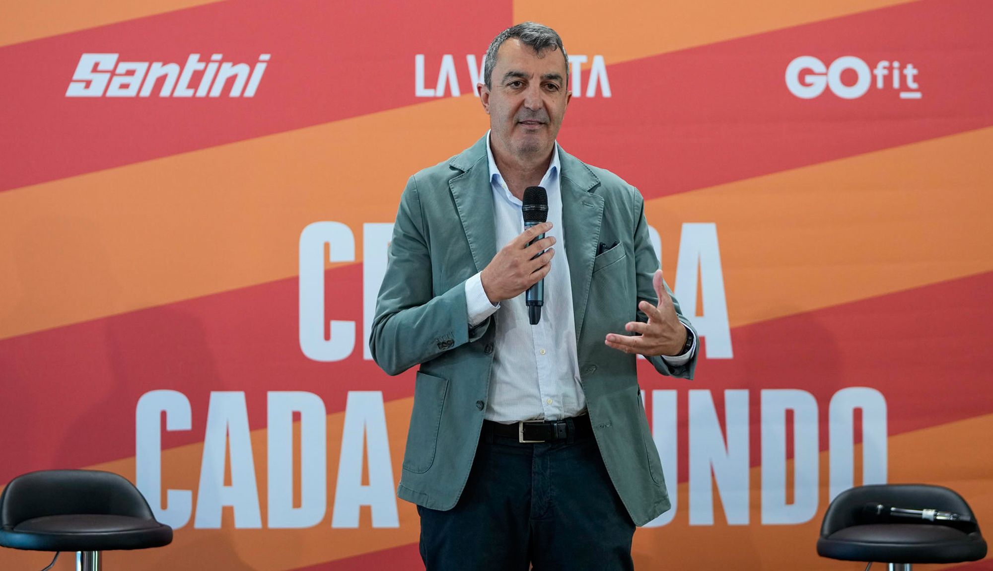 Javier Guillén durante la presentación de los maillots de La Vuelta a España 2025