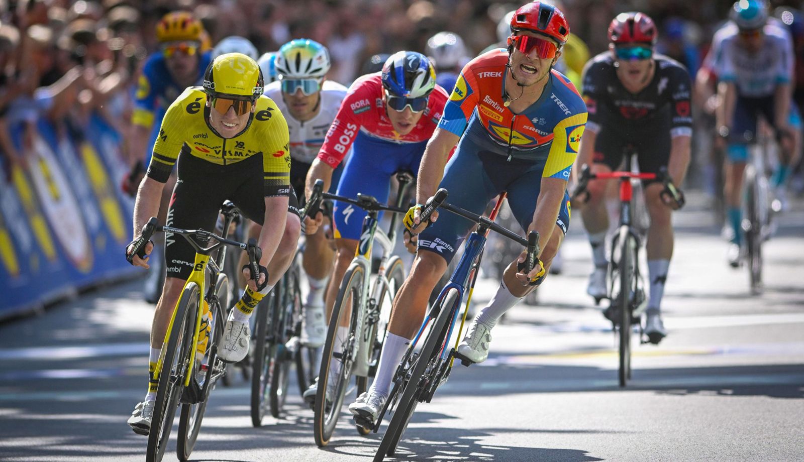 Brennan supera a Milan en un sprint de 'foto finish'