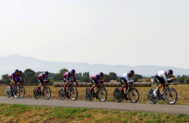 El equipo burgalés también lució una nueva bicicleta de contrarreloj en La Vuelta. El equipo burgalés también lució una nueva bicicleta de contrarreloj en La Vuelta.