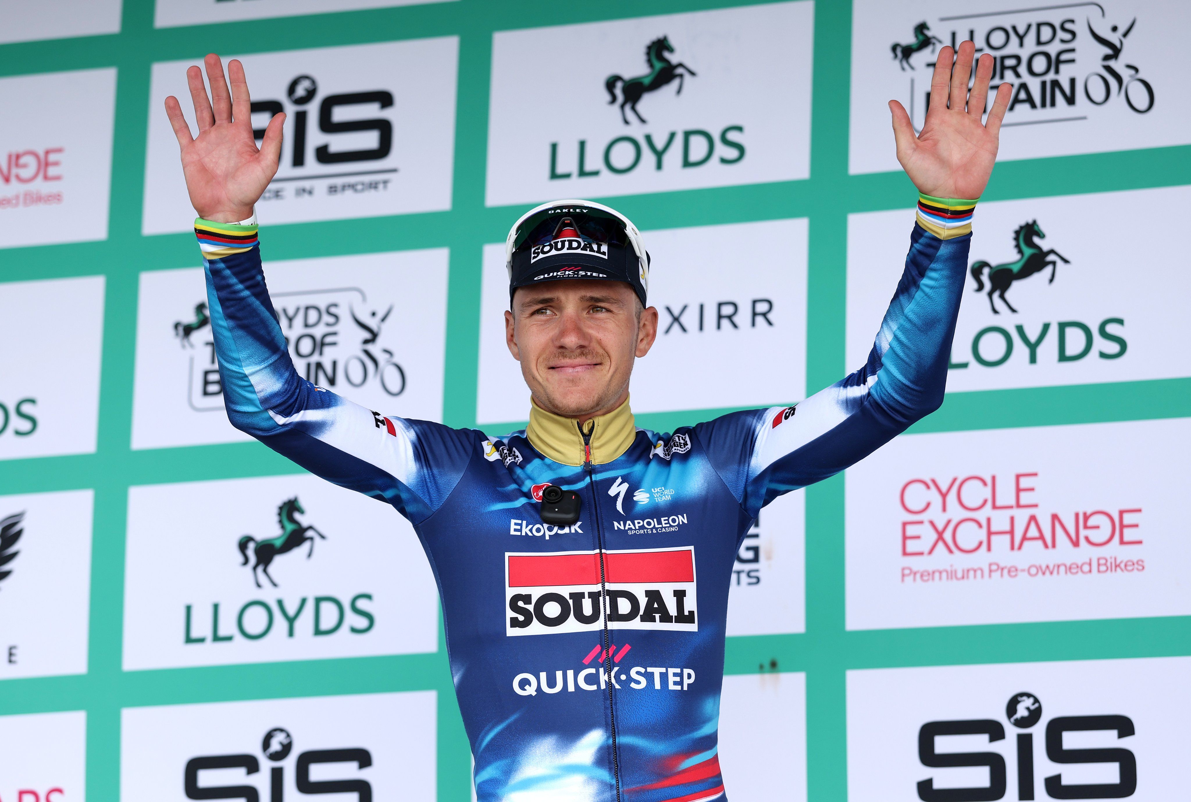 Remco Evenepoel levanta los brazos en The Tumble y acecha el liderato 