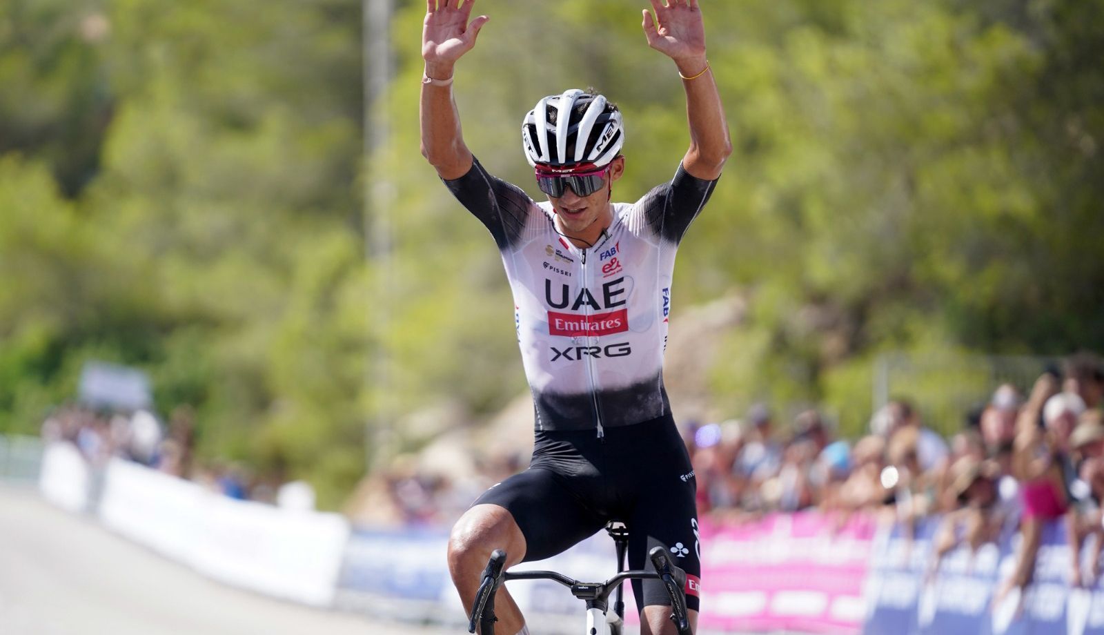 isaac del toro prolonga en la classica terres de l ebre su racha triunfal isaac del toro prolonga en la classica terres de l ebre su racha triunfal