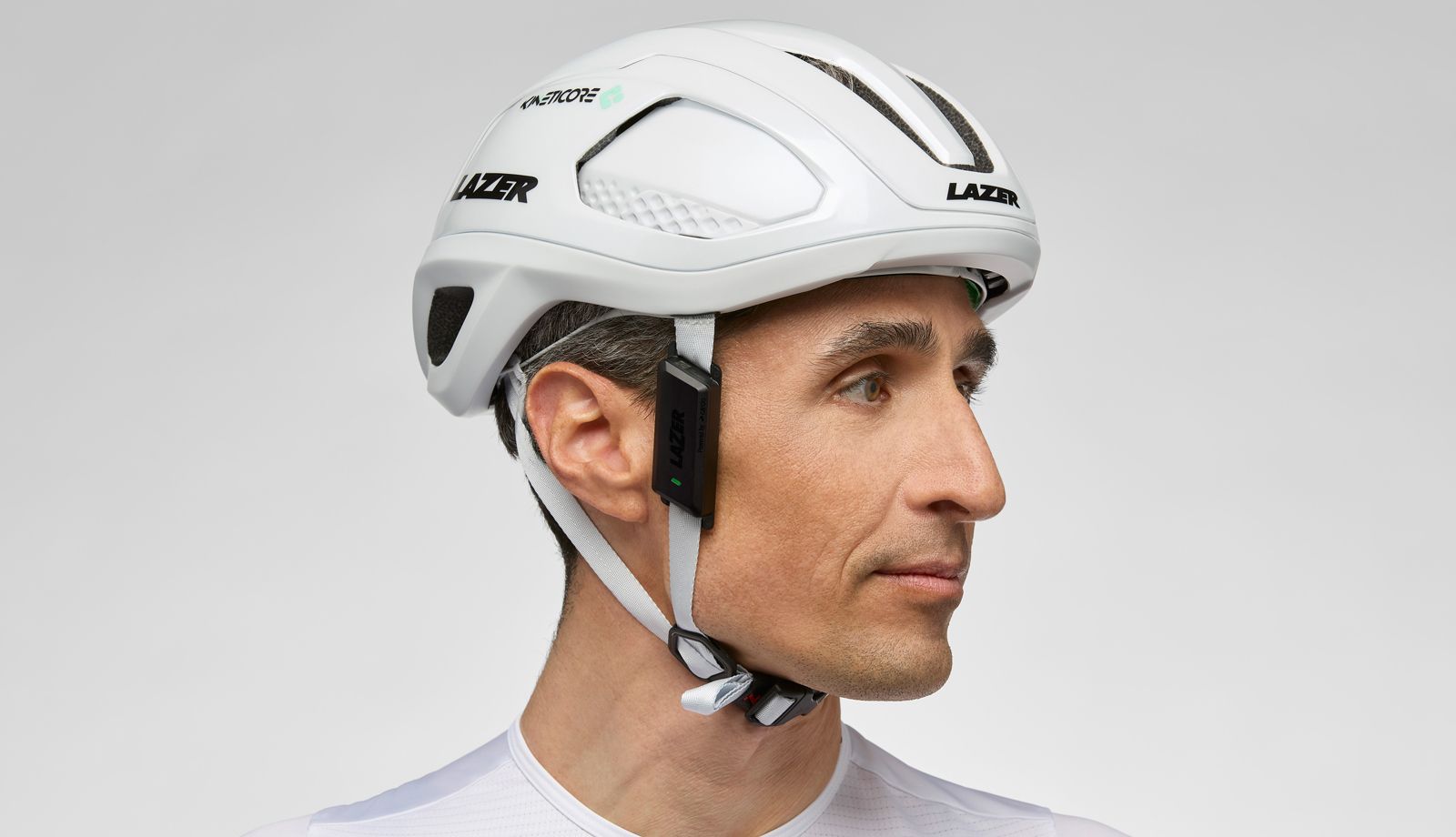 Lazer lanza VeloVox, dispositivo de comunicación y audio con oído abierto y nítido para ciclistas
