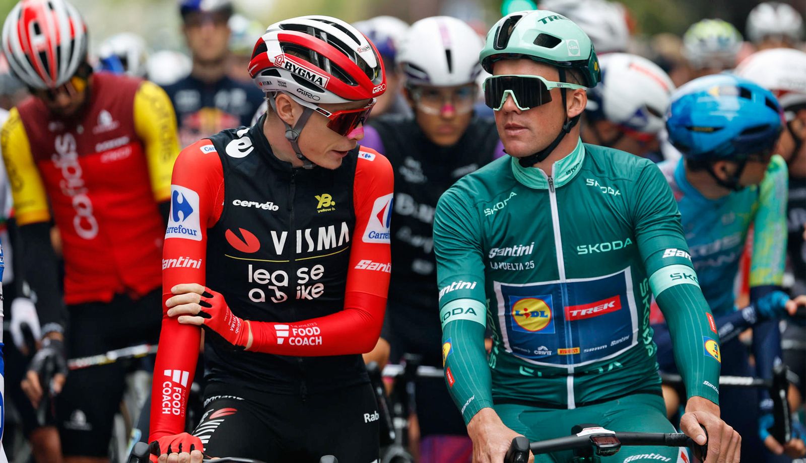 Jonas Vingegaard y Mads Pedersen al inicio de la 17ª etapa