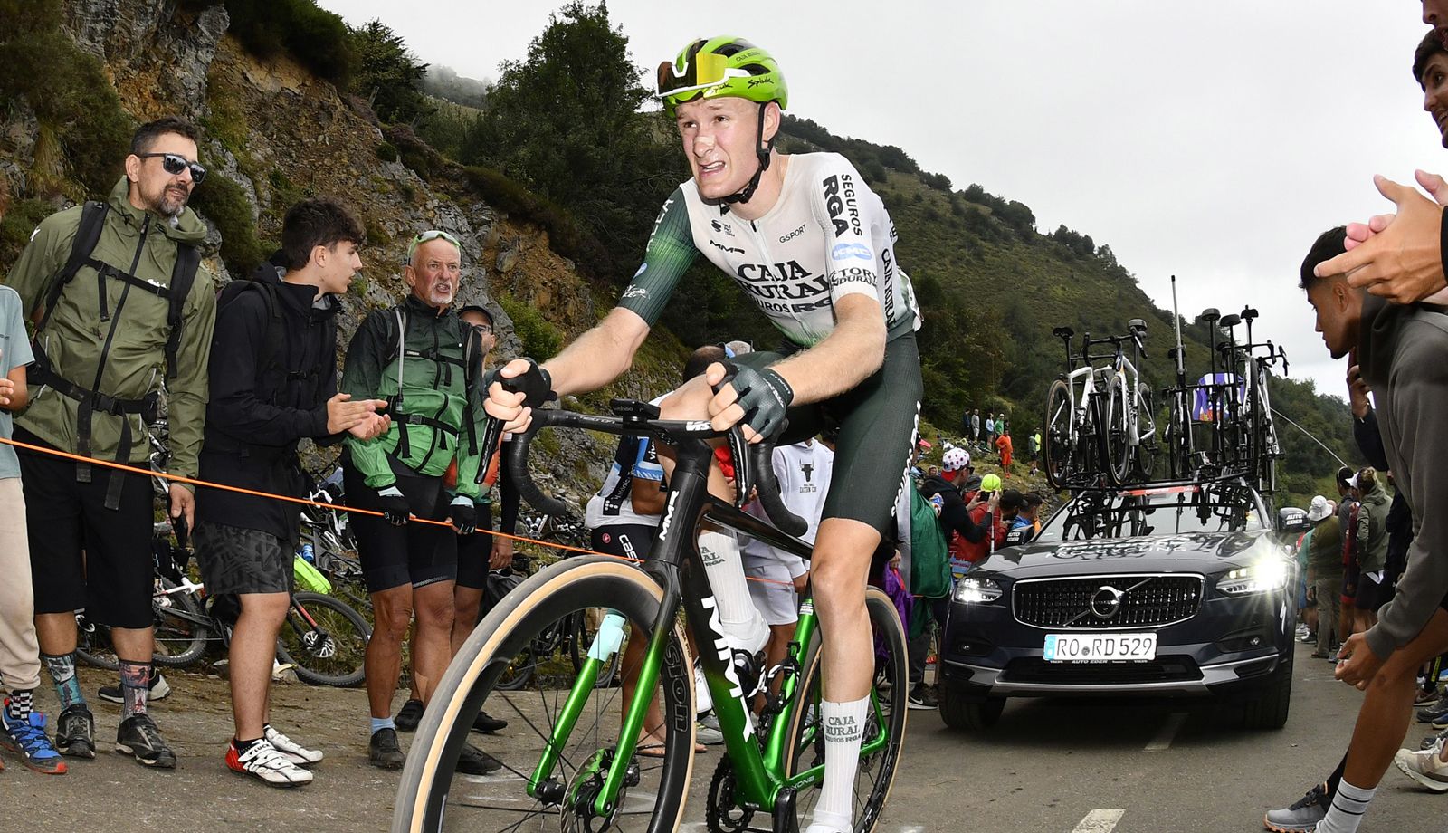 Abel Balderstone durante la subida al Angliru