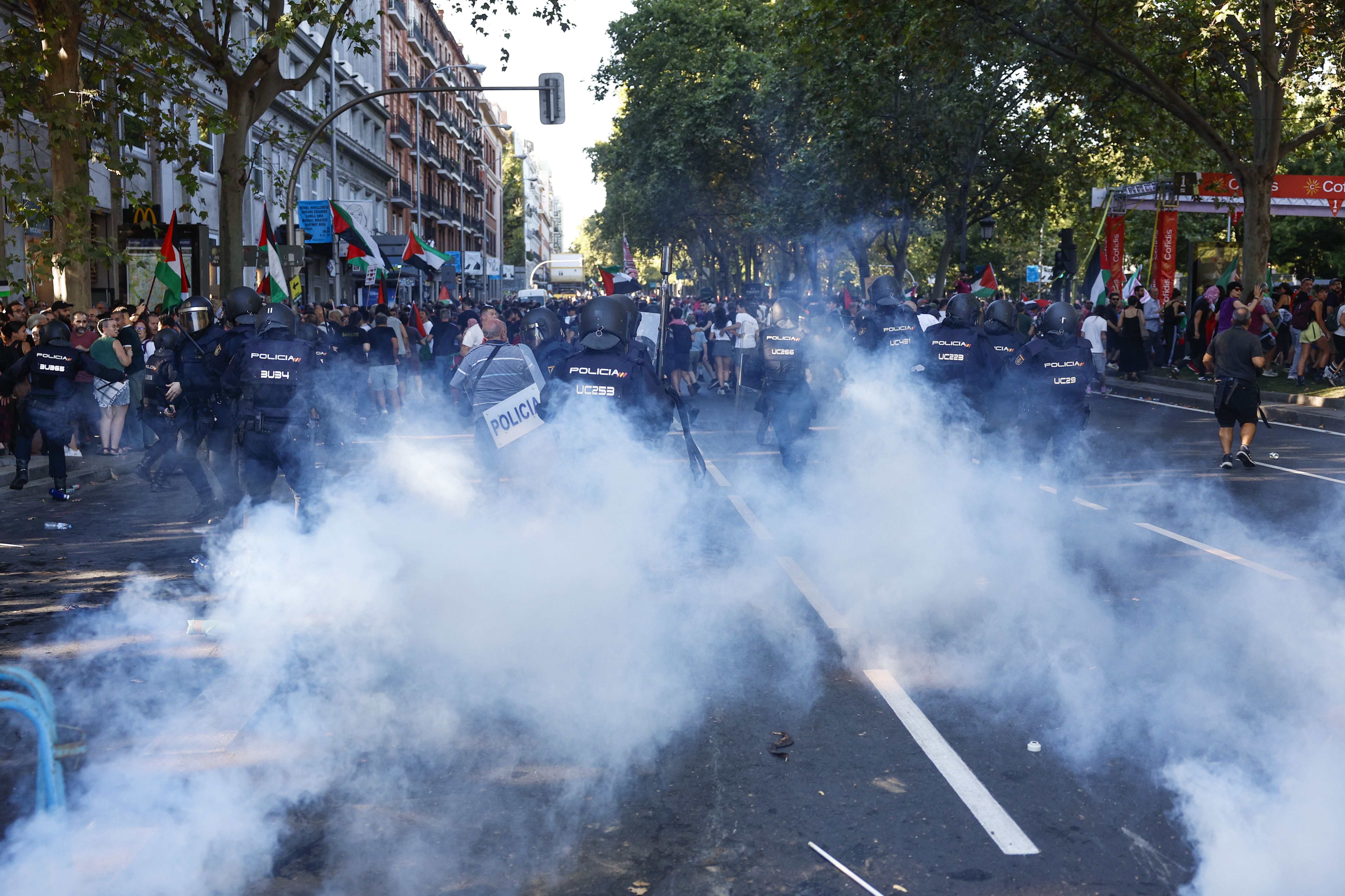 Los incidentes en el final de La Vuelta dejan 22 policías heridos y dos detenidos Los incidentes en el final de La Vuelta dejan 22 policías heridos y dos detenidos