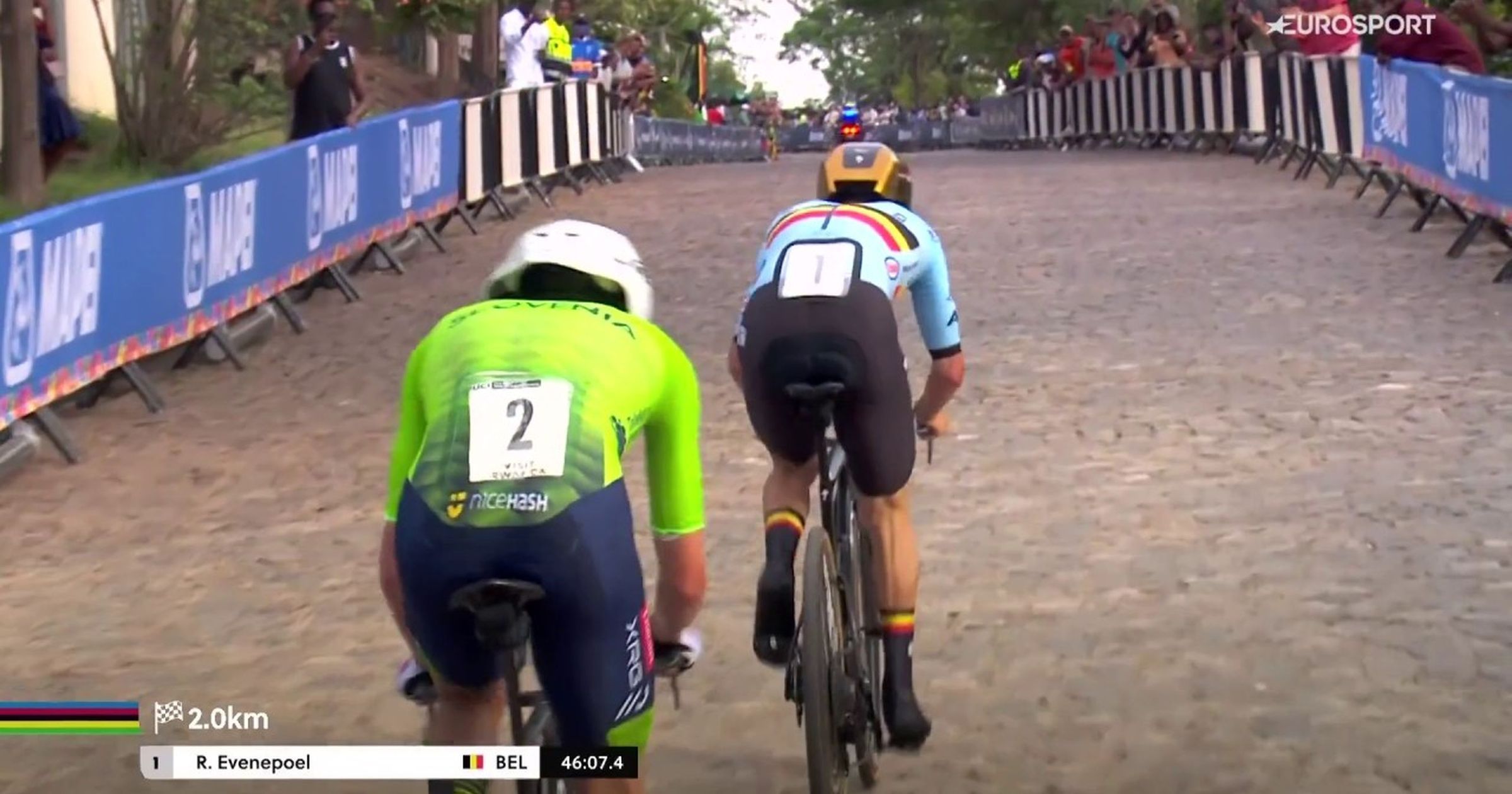 Evenepoel dobla a Pogacar en el Mundial contrareloj