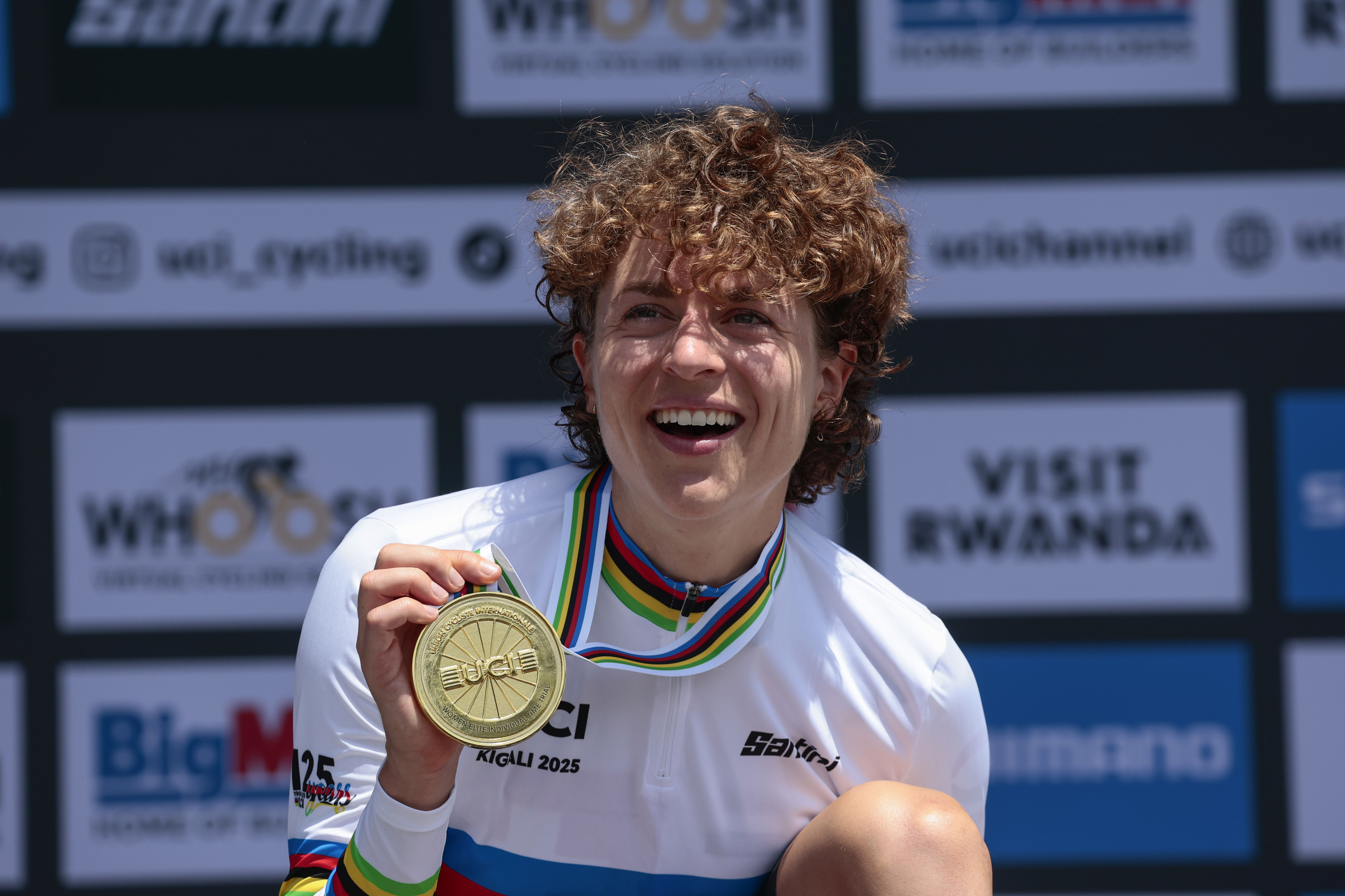 Marlen Reusser se cuelga el oro de la contrarreloj femenina 