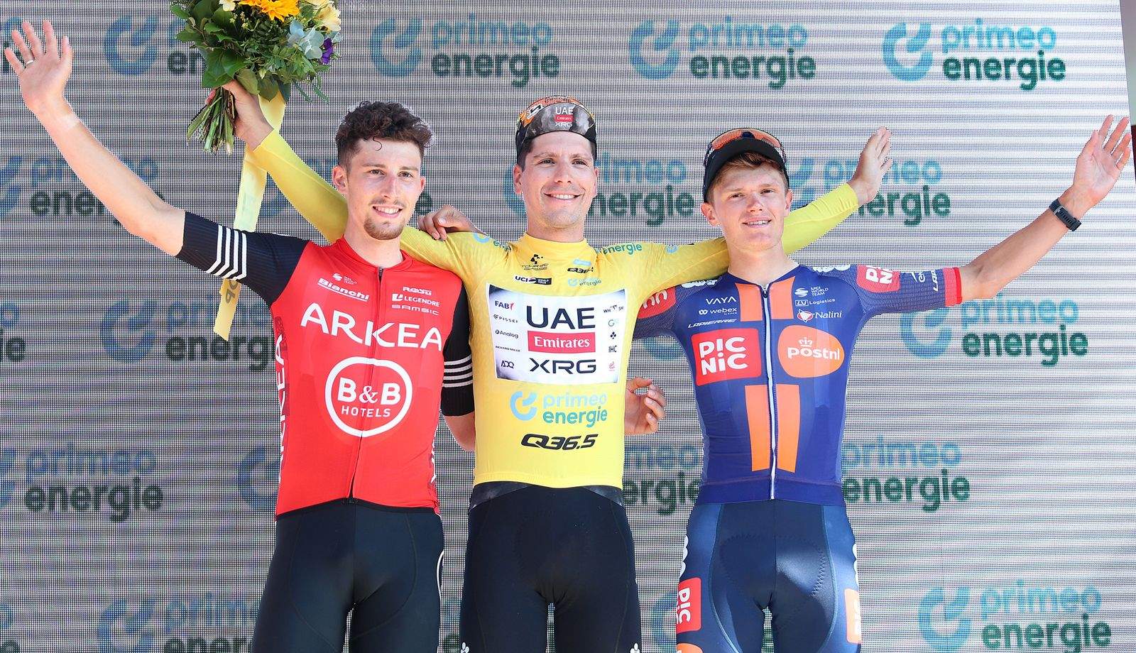 Podio de la Vuelta a Suiza 2025, que conquistó Joao Almeida