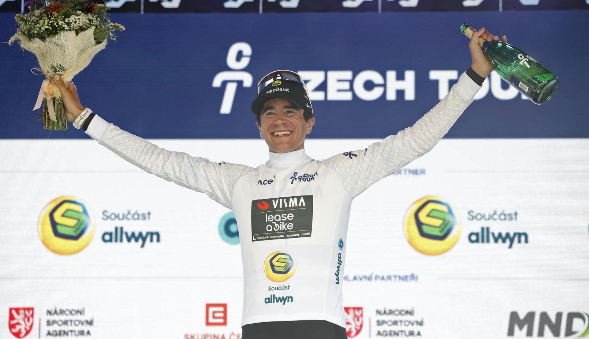 Cian Uijtdebroeks correrá en Movistar Team hasta 2029