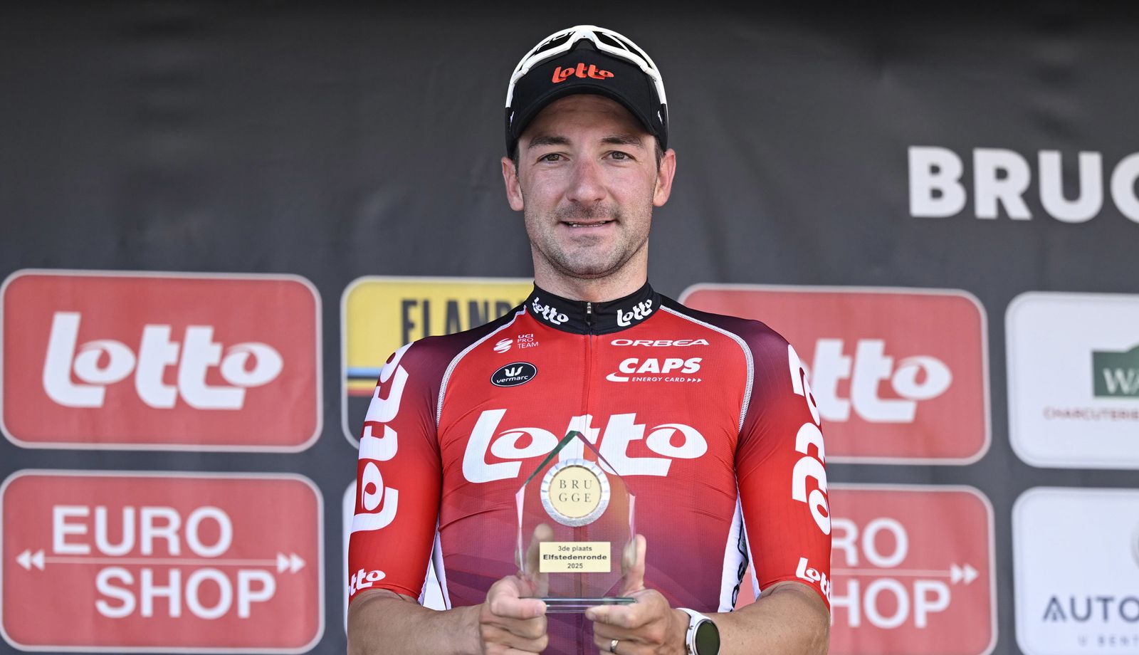Elia Viviani anuncia su retirada