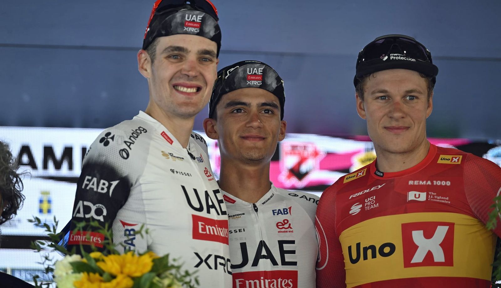 Podio del Giro del Veneto, con Del Toro, Sivakov y Jonas Abrahamsen