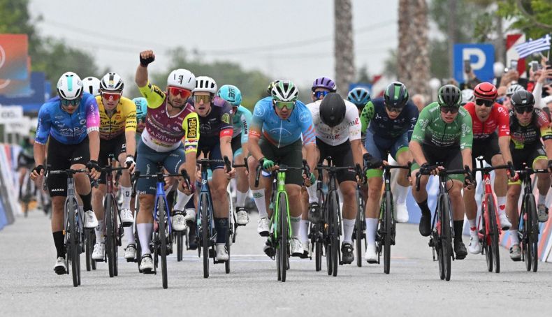 jakub mareczko celebra su victoria en el segundo sector 2 790x454