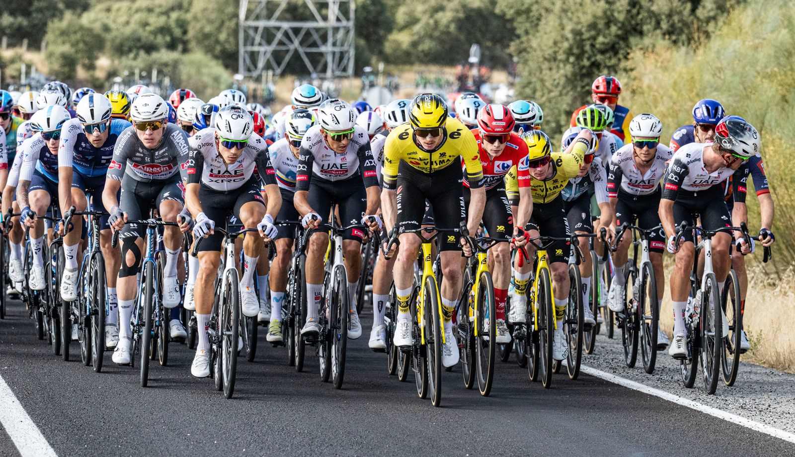 El pelotón durante una etapa de la Vuelta Ciclista a España 2025 El pelotón durante una etapa de la Vuelta Ciclista a España 2025