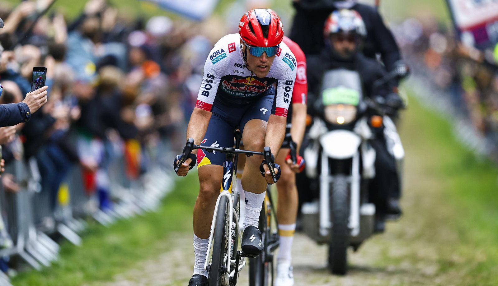 Oier Lazkano durante la pasada Paris-Roubaix, su última carrera hasta el momento.  Oier Lazkano durante la pasada Paris-Roubaix, su última carrera hasta el momento.