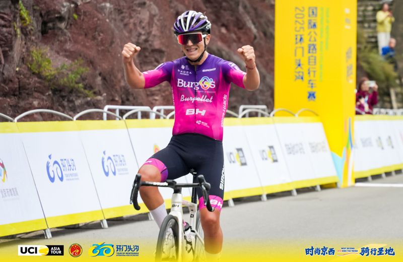 Carlos García Pierna celebrando su primera victoria profesional Carlos García Pierna celebrando su primera victoria profesional